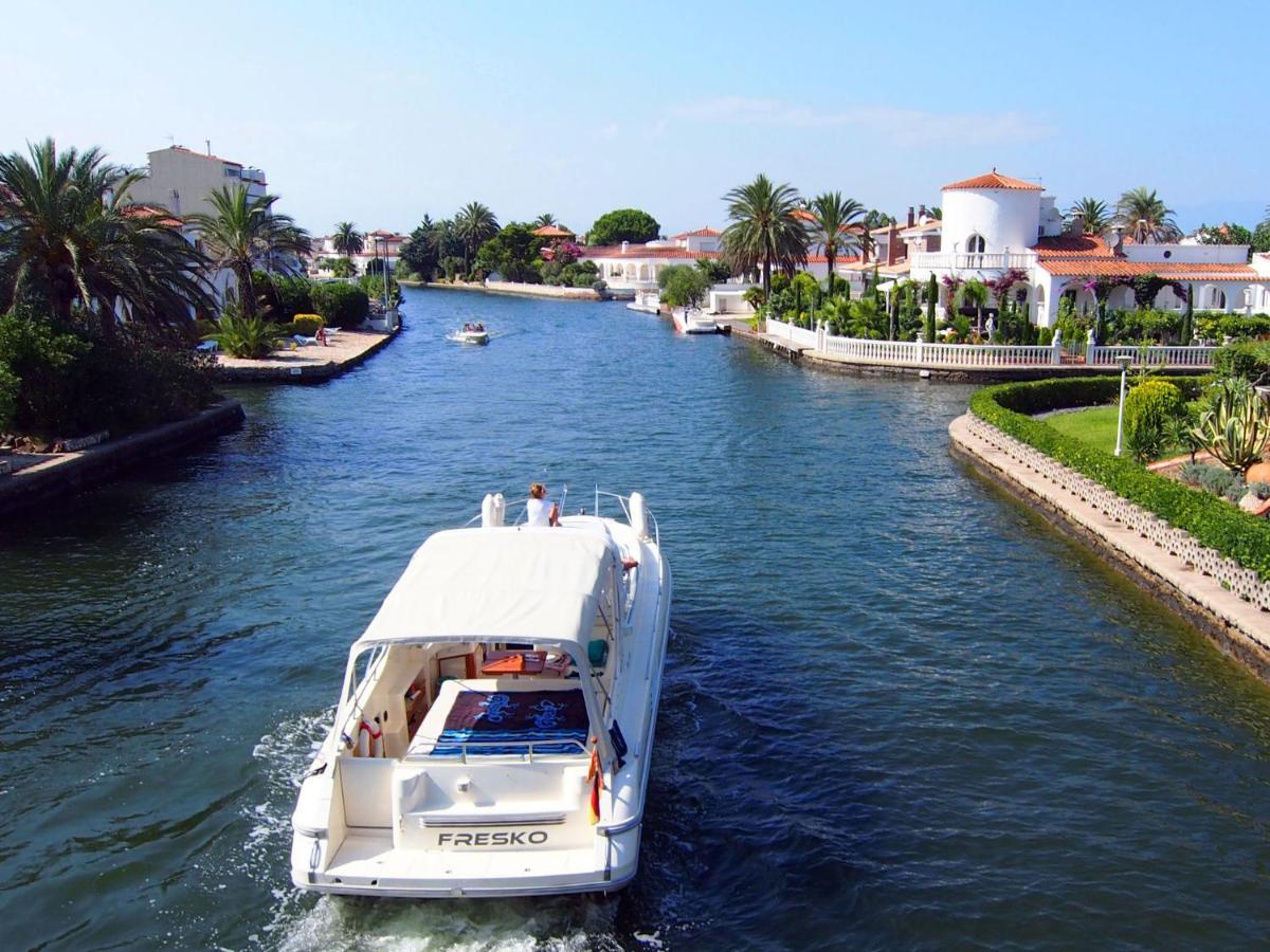 Holiday Home Requesens Canal Empuriabrava Exteriör bild